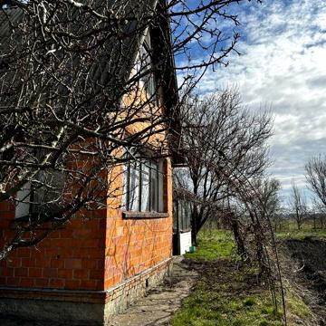 Будинок з ділянкою