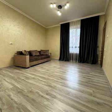 Двух кімнатний старий фонд на Богдана Хмельницького