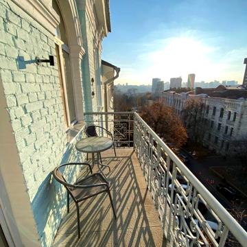 Михайла Коцюбинського вул., 5