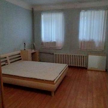 Продам 2-комнатную квартиру "Сталинка" по ул. Постышева.