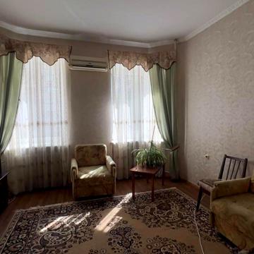 Тополина вул., 10