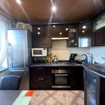 Продам 3 кімнатну квартиру по вулиці Володимира Великого 31А