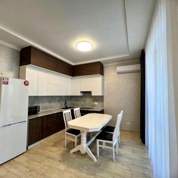 Продам сучасну 2-х кімнатну квартиру в центрі міста
