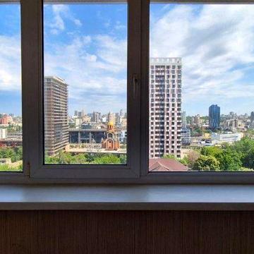 Соломʼянка, метро Вокзальна. Продам 3к Стадіонна вул.,6. Власник.