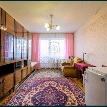Трьохкімнатна в центрі.