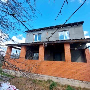 Будинок в мальовничому місті.