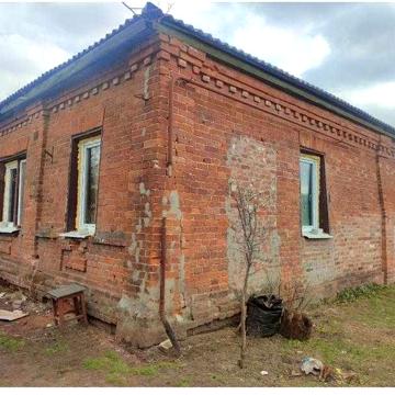 Продам півбудинку із зручностями на 3 кімнати в центрі Дергачів.