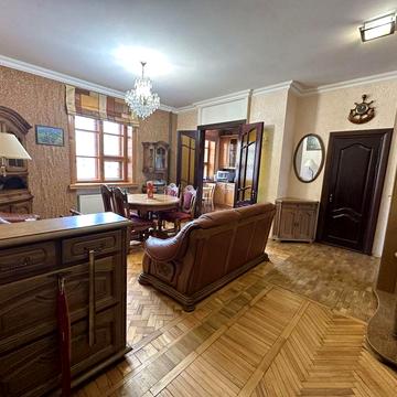 Продам 3х к. кв. сталинку, с гаражом, ул. Декабристов, городок Сказка