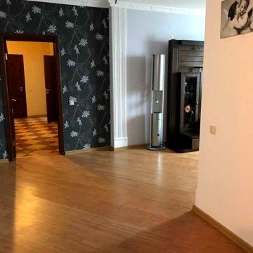 Світла та видова квартира на Дніпровській наб. 23