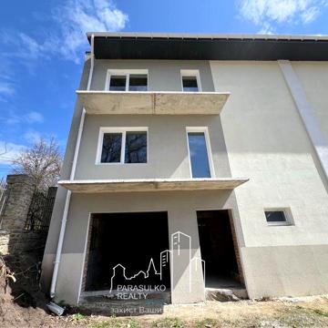 Продам чудову дворівневу квартиру поряд з центром міста!