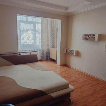 Довгострокова оренда 3-к квартири, 83 м², з індивідуальним опаленням.