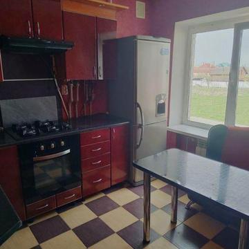 Довгострокова оренда 3-к квартири, 83 м², з індивідуальним опаленням.