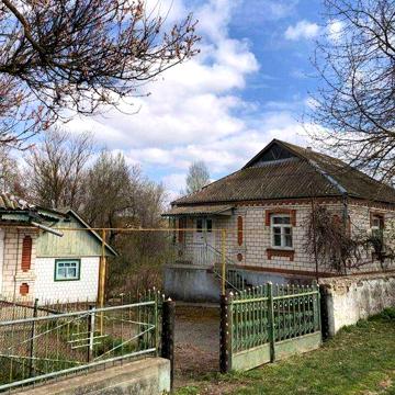 Продаються два будинки на одній земельній ділянці
с. Мальовниче