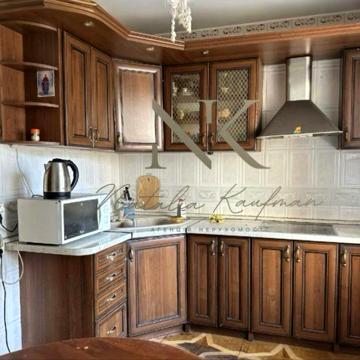 Продаж 3к кв 78 м2 по вулиці  Лариси Руденко 13