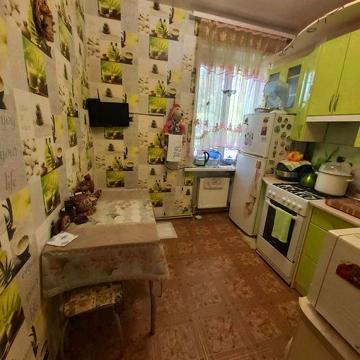Продам 2-х комнатную малогабаритную квартиру. Цена 9500у.е.