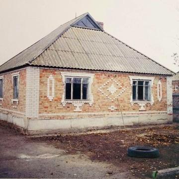 Продам дом в с.Привольном Никопольского района, в безопасном месте