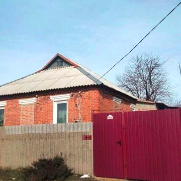 У селищі Буди продам добротний цегляний будинок.