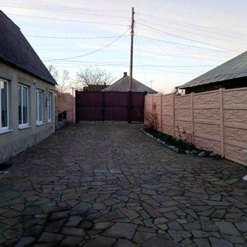 Продам добротний будинок 98 м2 у центрі Дергачів.