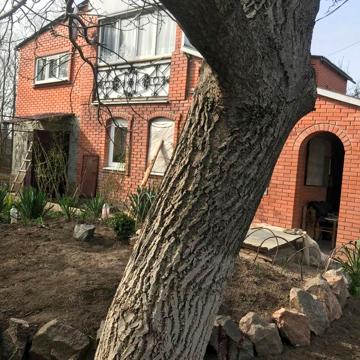 Продається гарний двоповерховий будинок