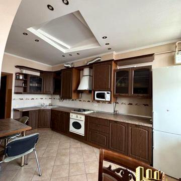 Продаж / Квартира / вул. Петлюрі Симона, Франківський район, Львів