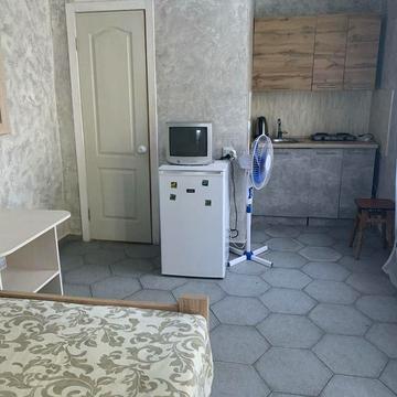 Сдам свою квартиру студию,частный сектор Лузановка