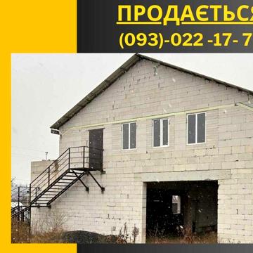 Продається двоповерхова будівля в м. Умань