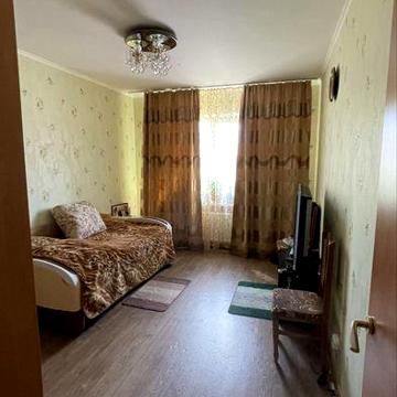 Продається простора 2х кімнатна квартира 64.8 кв.м на Троєщині
