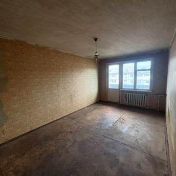 Продам 1 кімнатну квартиру під ремонт.