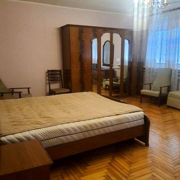 Смілянська вул., 2