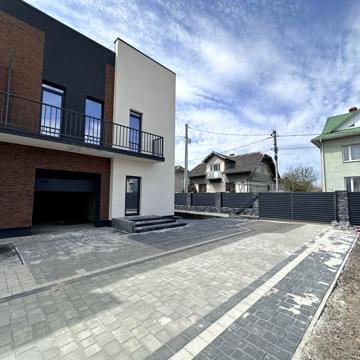Зданий крайній таунхаус в Микитинцях