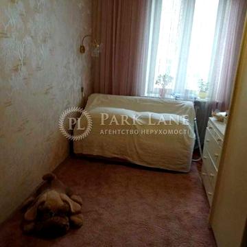 Шота Руставелі. 56 м.кв. 2-х кімнатна роздільна. Метро Палац Спорту.