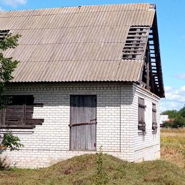Продам приватизовану Земельну ділянку  з будинком тихе і красиве міс