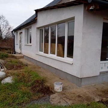 Будинок біля річки
