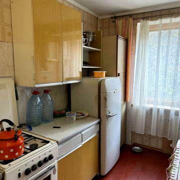 Небесної Сотні просп. (Маршала Жукова), 28
