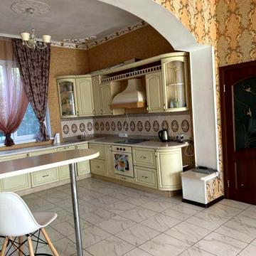 Здам свій двоповерховий окремий будинок