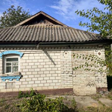 Хата, земля 25 соток, підмурок