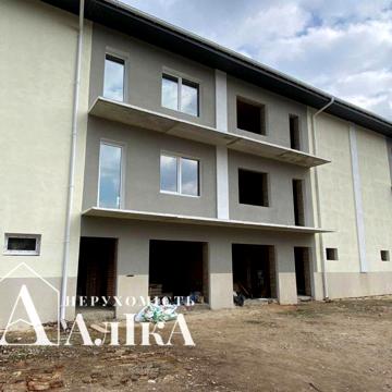 НОВИЙ таунхаус біля центру – ідеально для бізнесу та життя!