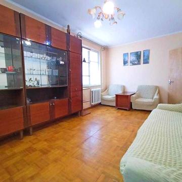 Довгострокова оренда акуратної 3-кімн квартири на Козацькій.