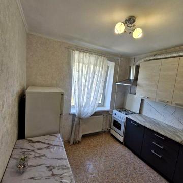 Здається 2х кім квартира на Словянці вул.І.Дзюби 12000+торг