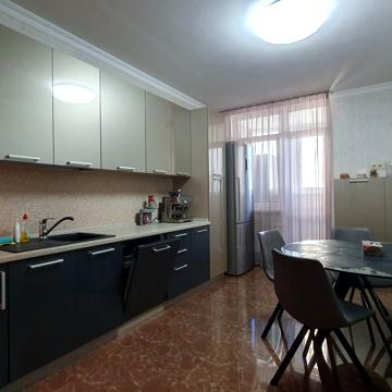 Воскресенська вул., 14Б