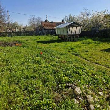 Участок под застройку, 6 соток с домом. Космос