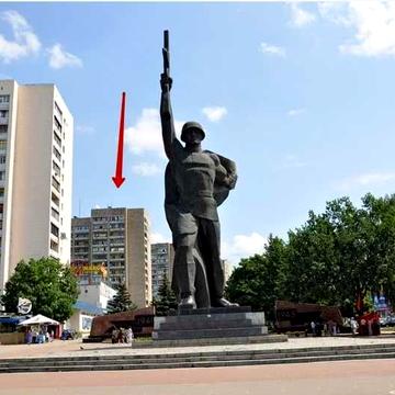 Сдам СВОЮ 1 комн. кв. прямо возле ст.метро 23 августа .