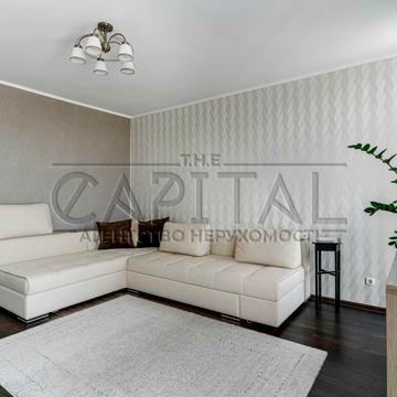 Регенераторна вул., 4