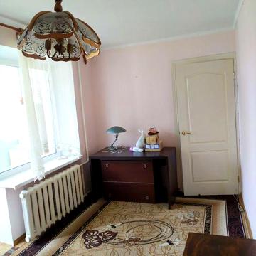 Продам двохкімнатну квартиру 1/5 поверх в м.Ніжині,  вул.Амосова