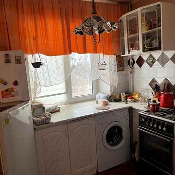Продается квартира по улице Комарова ( остановка техникум).