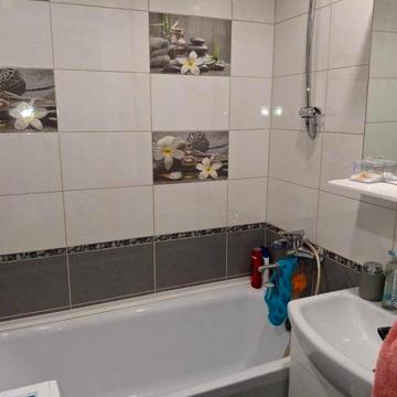 Продам Двокімнатну Квартиру в Озерному