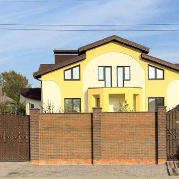 Центр міста район стадіону-школа!