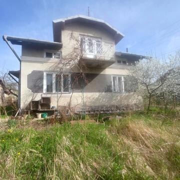 Івана Карпенка-Карого вул., 12