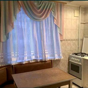 Романа Ратушного вул. (Волгоградська), 11