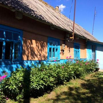 Продам приватизов. земельну ділянку ( ціна за сотку землі)  з будинком
